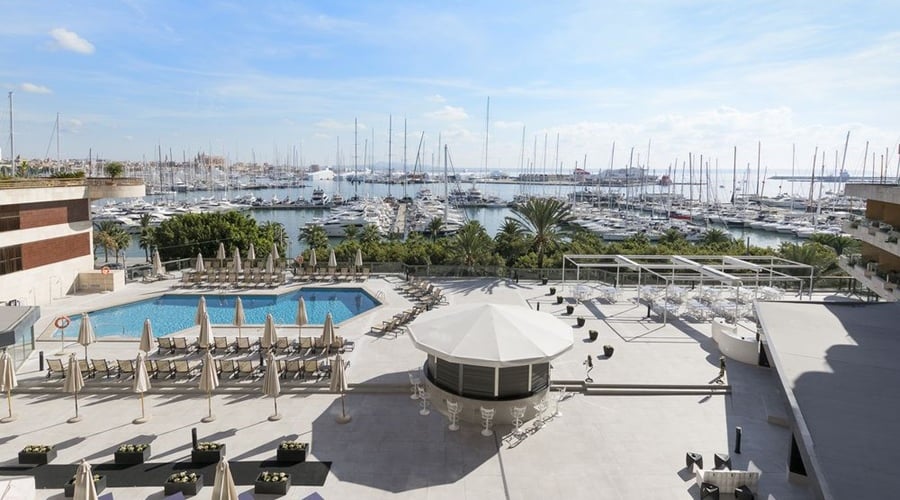 Luxury Marina View at 4 Star Melia, B&B with Flights