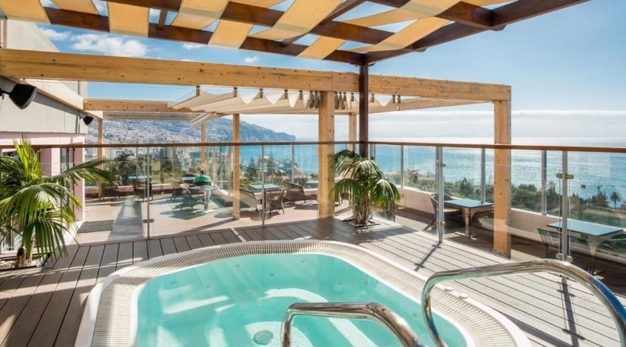 Rooftop Jacuzzis at 4-Star TUI BLUE, 4Nts with Flights